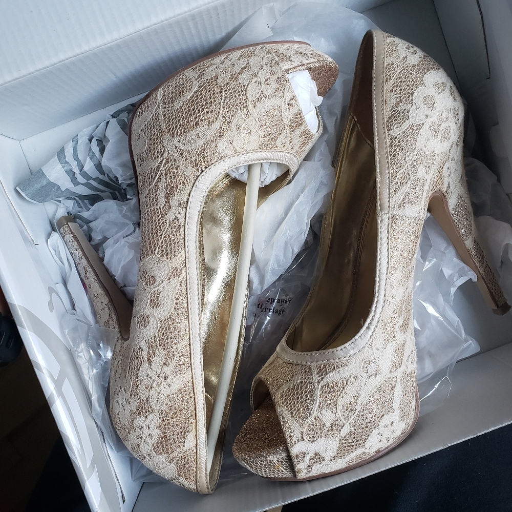 Shï Lacey Peep Toe Pumps in Blush